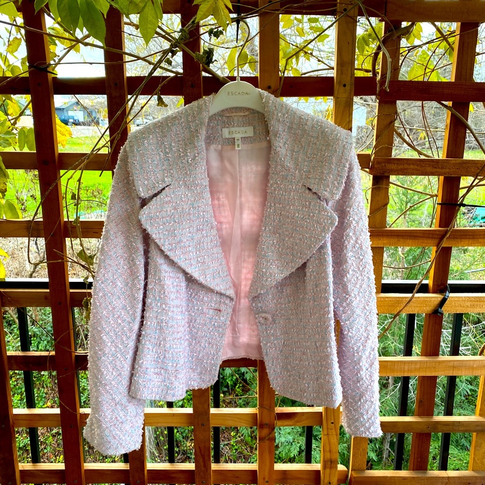 Escada baby pink tweed blazer size 44
